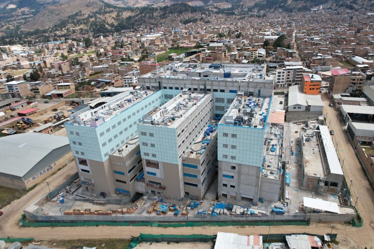 Obras de construcción del hospital de especialidades de Cajamarca