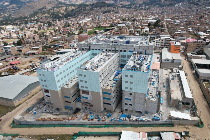 Obras de construcción del hospital de especialidades de Cajamarca